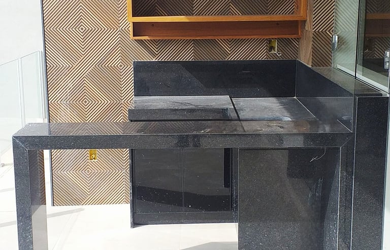 Bancada em granito executada pela construtora